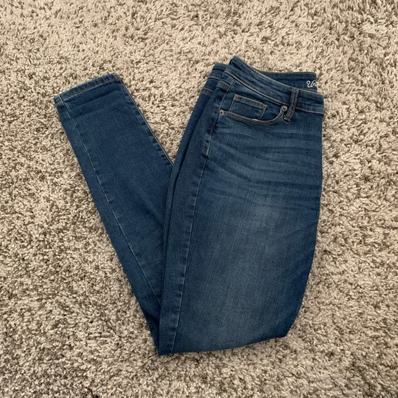 Universal Thread Mid-Rise Curvy Skinny Jeans - Picture 1 of 5